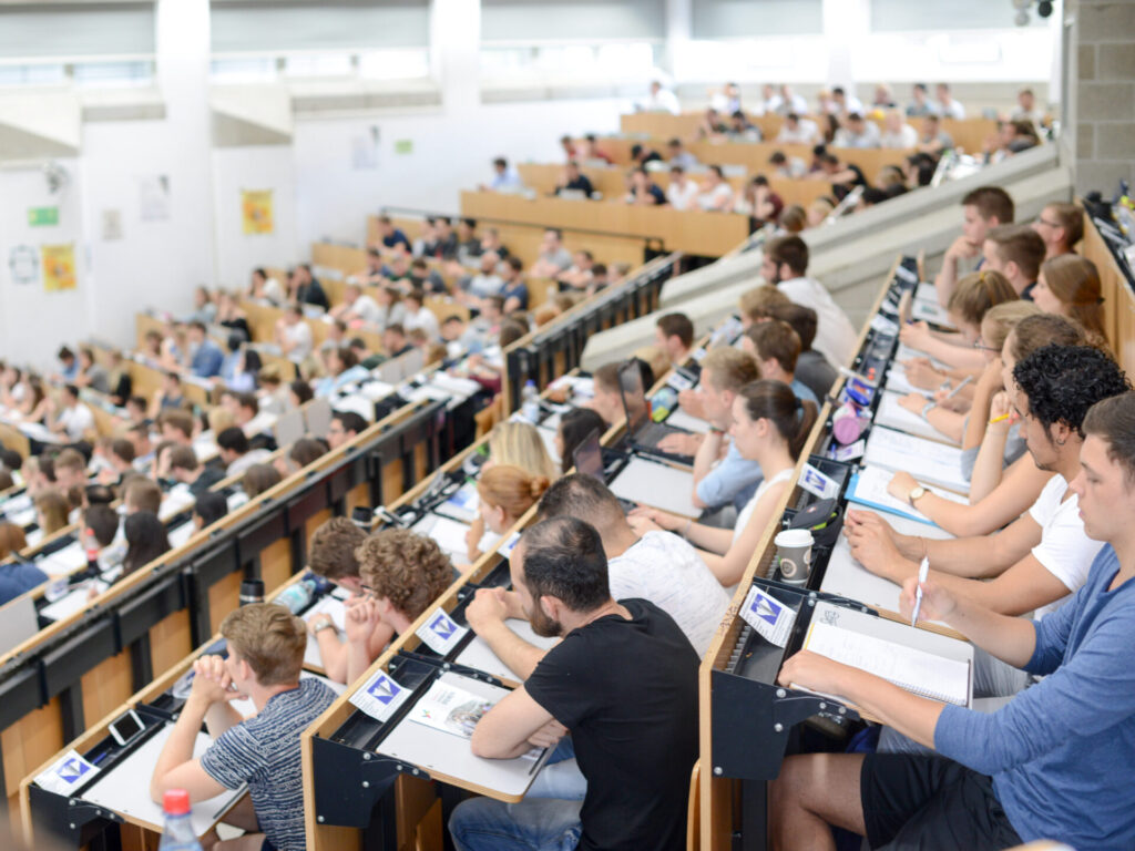20231212_Headerbild_Hörsaal