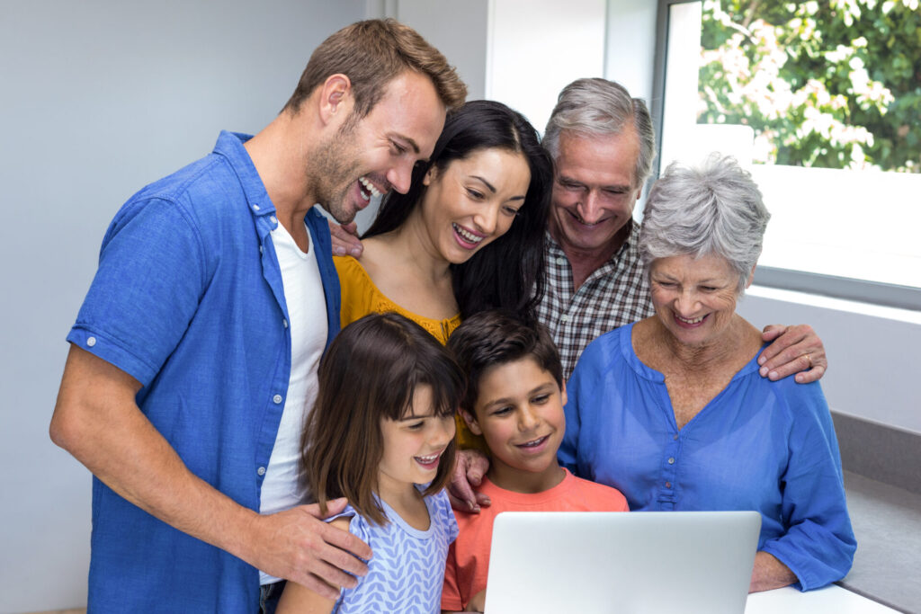 Projekt - Mediengenerationen - iStock-699962168